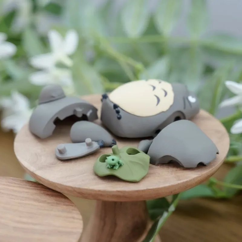 Maison Ghibli Kumukumu 3D Puzzle Big Totoro with leaf - My Neighbor Totoro | Jigsaw Puzzle