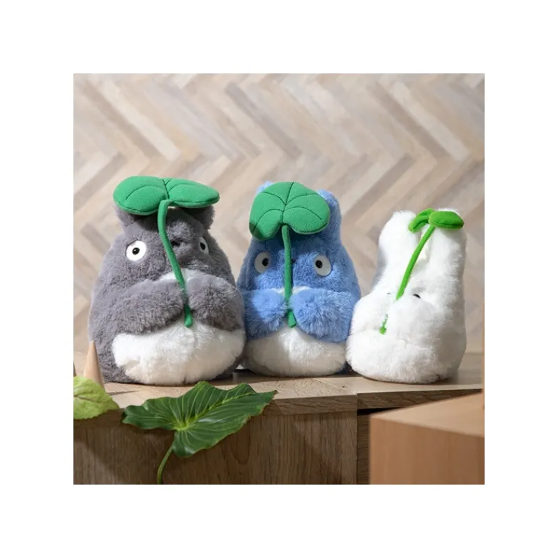 Maison Ghibli Nakayoshi Plush Medium Totoro with leaf - My Neighbor Totoro | Nakayoshi Plush