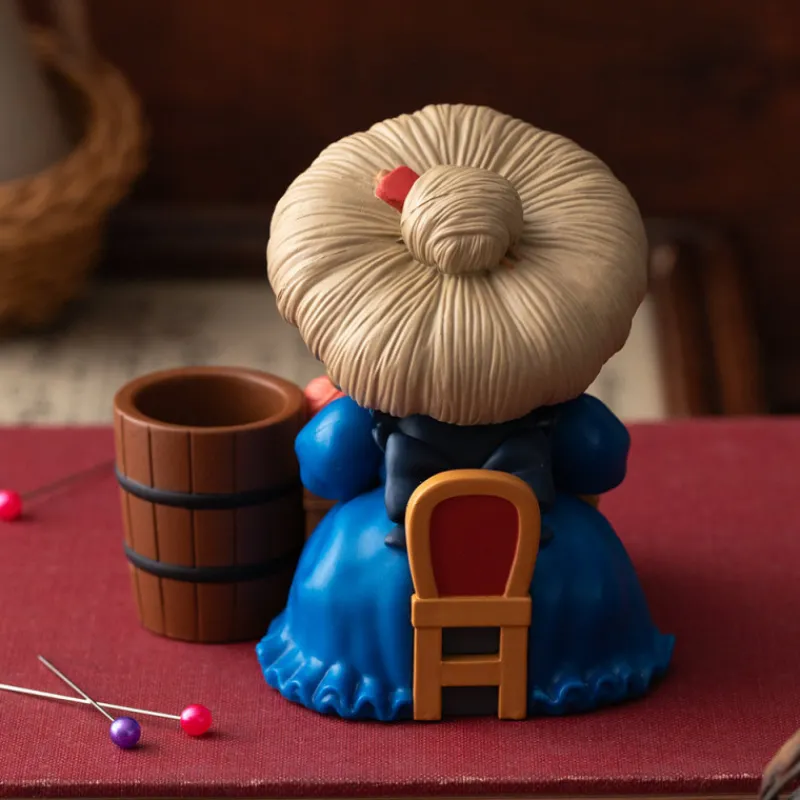 Maison Ghibli Pencil holder figurine Yubaba knitting - Spirited Away | Jewellery Boxes